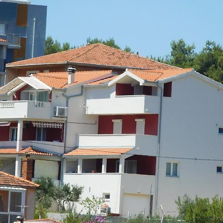 Apartments Karla Слатине Экстерьер фото