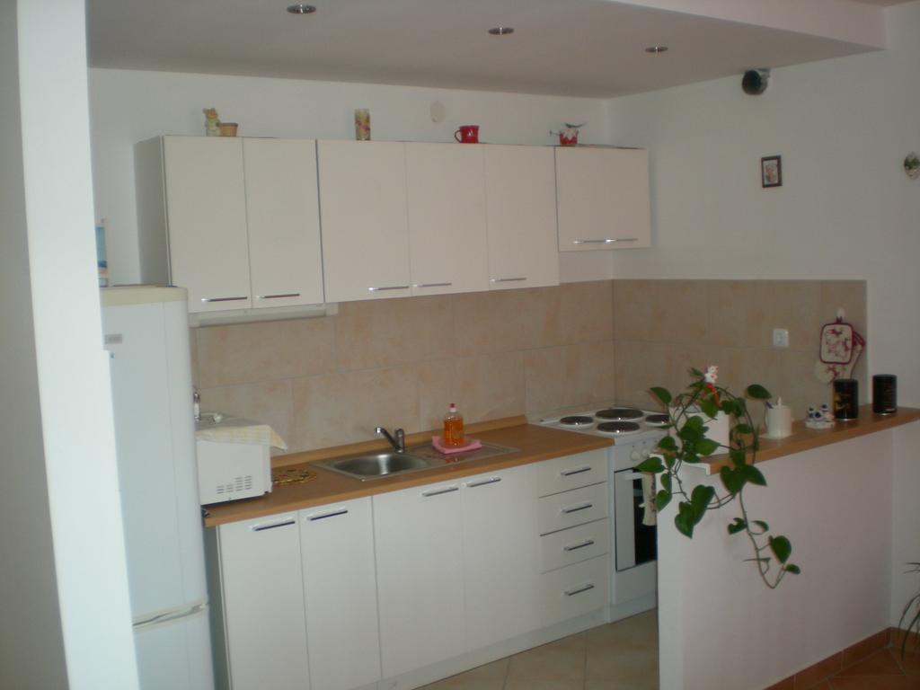 Apartments Karla Слатине Экстерьер фото